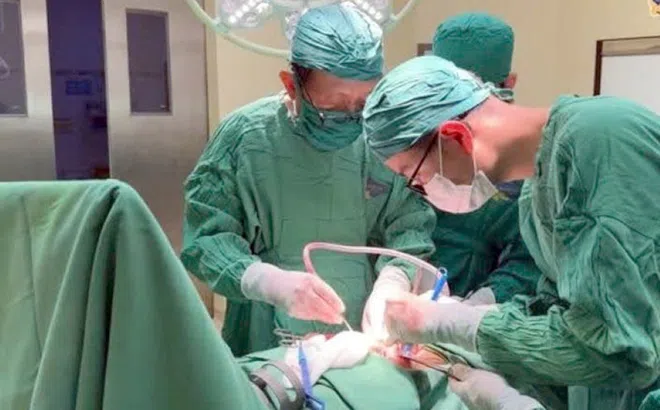 Tưởng nốt ruồi điều trị ở nước ngoài mãi không khỏi, về Việt Nam phát hiện mắc ung thư