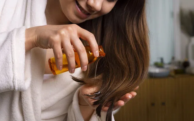 Thói quen tưởng chừng vô hại nhưng khiến tóc yếu, dễ gãy