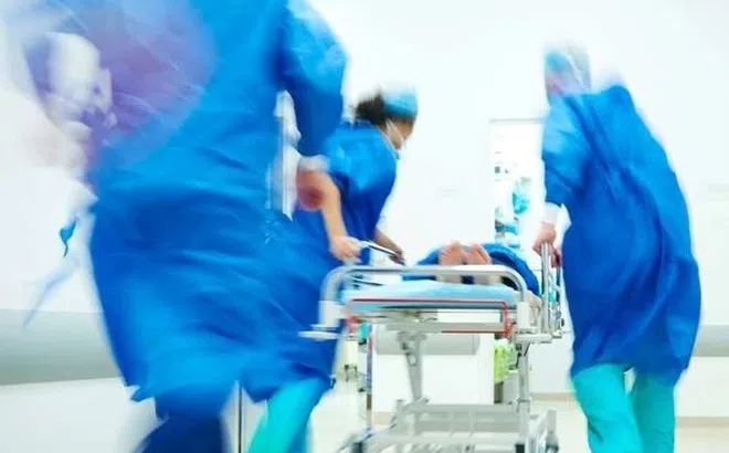 Bé trai phải cắt bỏ tinh hoàn vì một tình trạng thường gặp