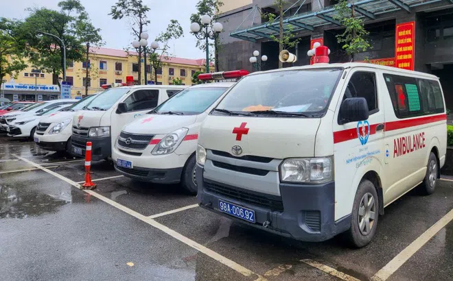 Tài xế xe cấp cứu thu 21 triệu đồng cho 200km: Bệnh viện sa thải 2 người