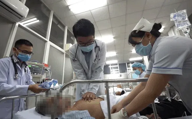 Thanh xuân trong 'lò luyện' bác sĩ nội trú