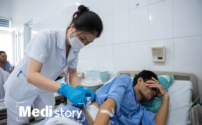 Cảnh tượng khác lạ trong phòng bệnh ung thư gan