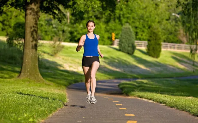 Cách kết hợp chạy bộ và ăn sáng để giảm mỡ hiệu quả