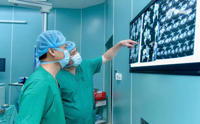 Cận cảnh ca mổ cứu cô gái bị gãy khung chậu kiểu 'gió thổi'