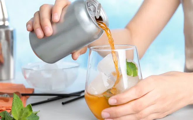 Uống nước tăng lực chống buồn ngủ như ‘cơm bữa’, người đàn ông nhận cảnh báo từ bác sĩ