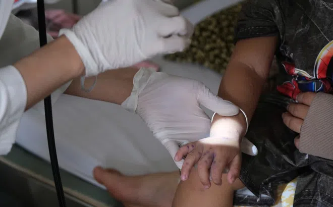 Bệnh tay chân miệng tăng nhanh ở nhiều tỉnh thành miền Tây