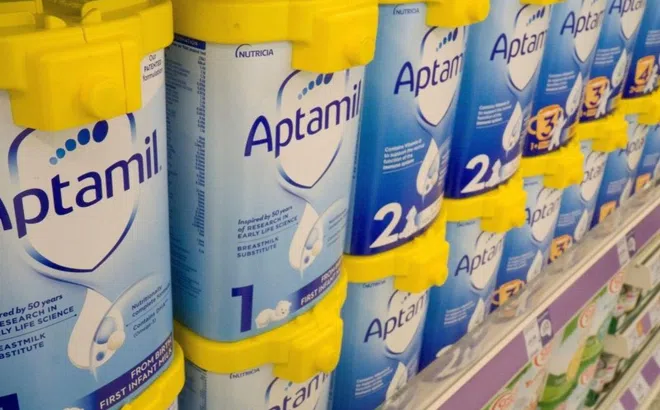 Sữa Aptamil bị thu hồi khẩn cấp tại Anh, độc tố bên trong gây hại gì?