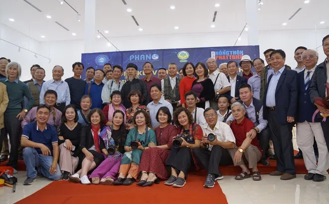 Cuộc thi và Triển lãm ảnh "Một thoáng Nông thôn mới Hà Nội" đã thành công rực rỡ!