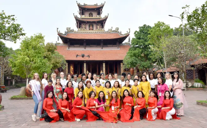 Hoa hậu Du lịch Thế giới 2022 và hoạt động ý nghĩa tại Bát Tràng